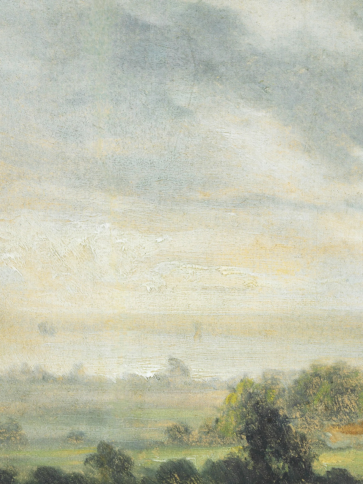 Detailaufnahme des Landschaftsbildes mit sichtbaren Pinselstrichen und körniger Oberfläche. Graublaue Wolken gehen in hellgelbes Licht über, darunter stehen dunkelgrüne Bäume vor hellen Wiesen.