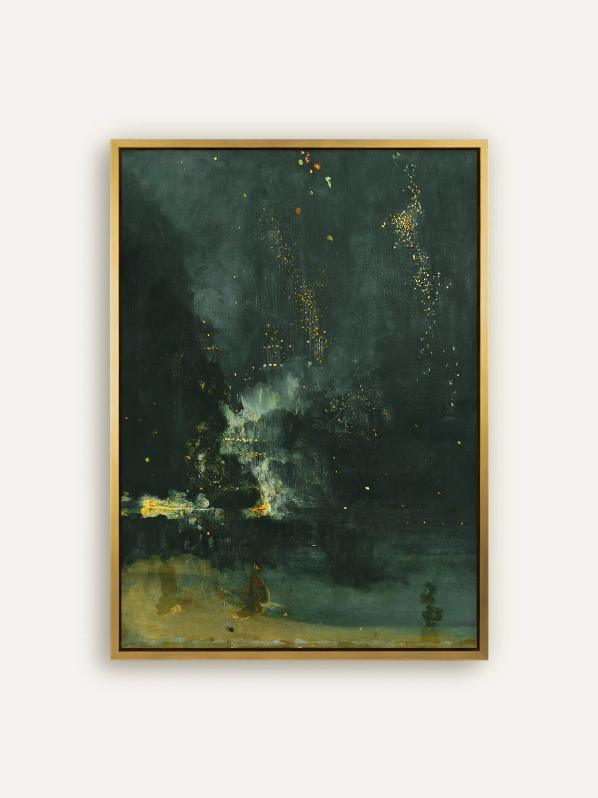 Moody Leinwandbild nach Whistler: goldener Funkenregen eines Feuerwerks über einem nächtlichen Fluss in Schwarzgrün, unten Ufer in Ocker mit dunklen Figuren, im goldenen Schattenfugenrahmen aus Holz #Rahmen_Gold