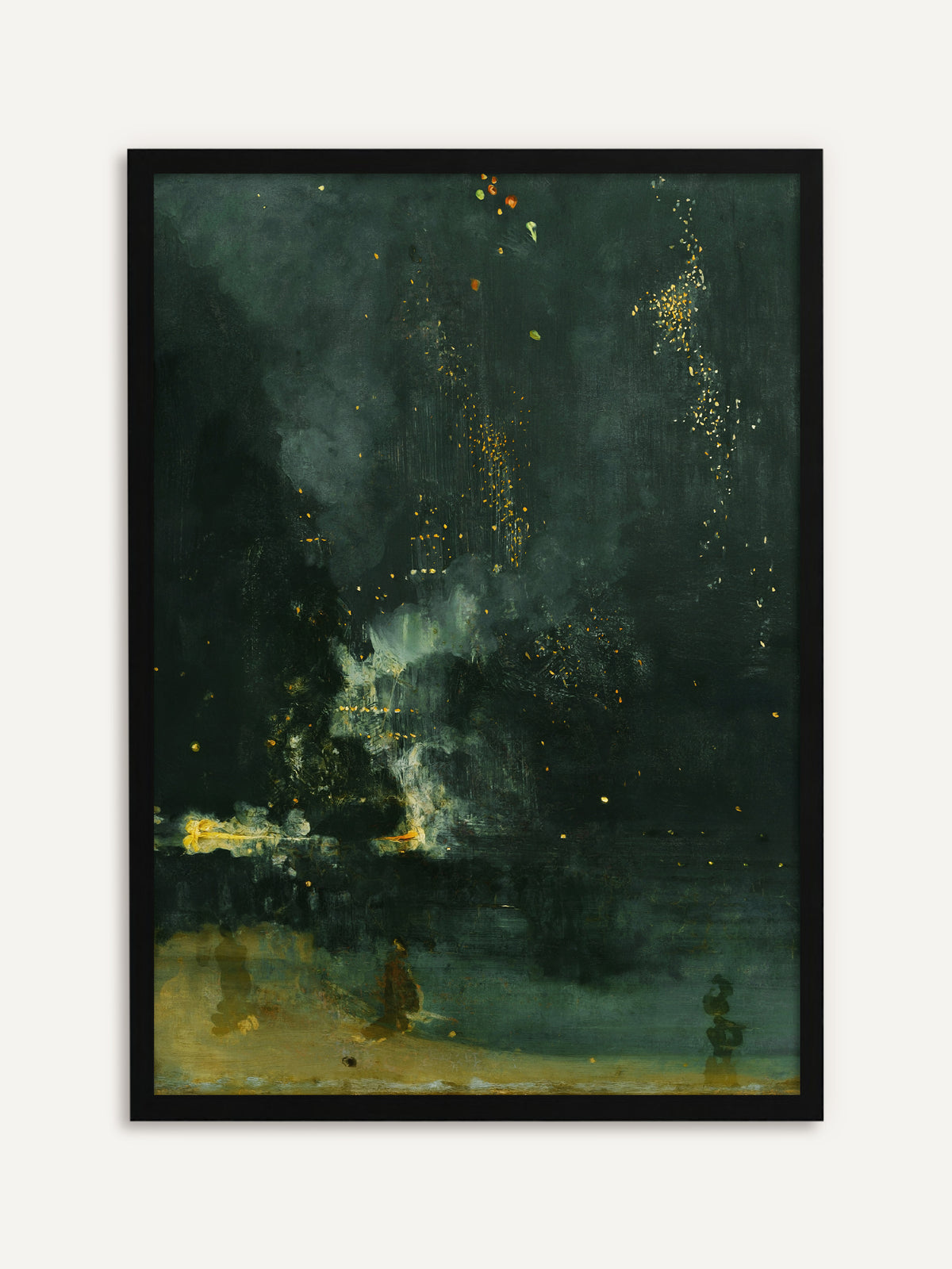 Gerahmtes Poster, das eine dunkle Nachtszene über dem Wasser mit goldenen Funken eines Feuerwerks, Rauchschwaden und schemenhaften Figuren am Ufer zeigt. Mit schwarzem Rahmen wird die Vintage-Nachtszene klar und elegant. #Rahmen_Schwarz