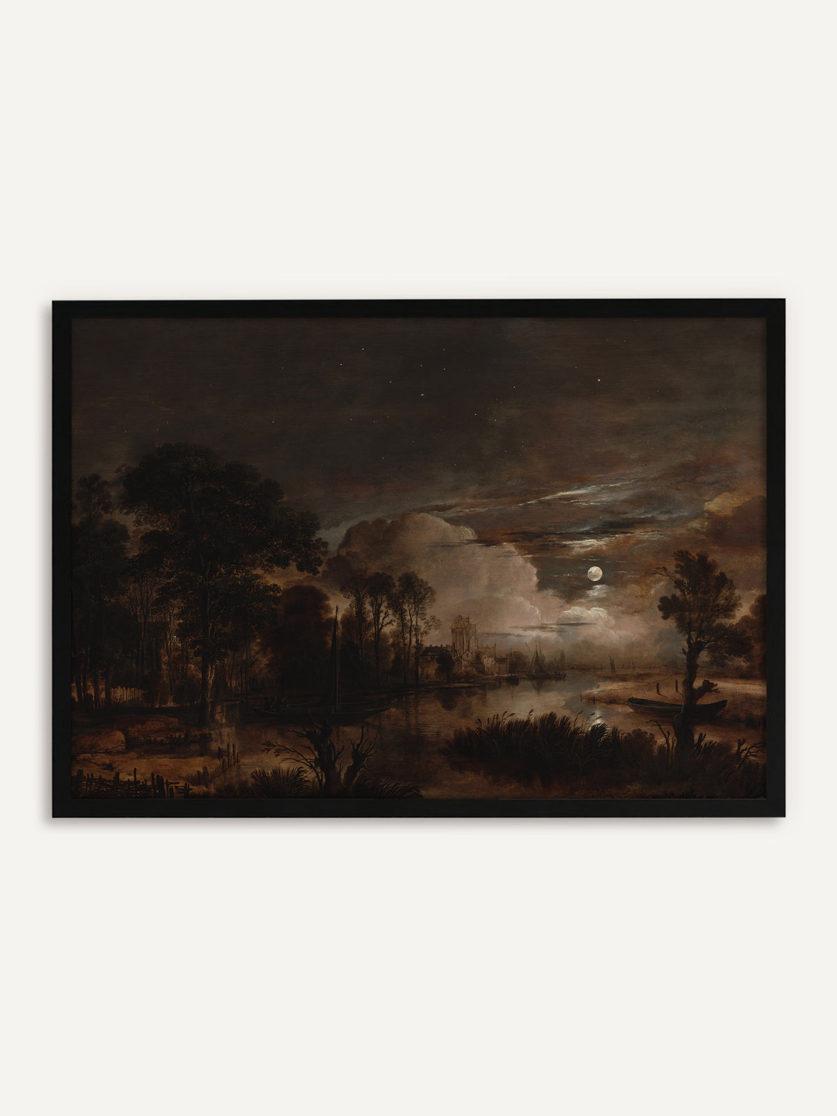 Gerahmtes Poster, das einen Fluss bei Nacht zeigt, über dem der Vollmond zwischen Wolken steht und eine Burg, Segelboote und Schilf in warmes Licht taucht. Mit schwarzem Rahmen wird die barocke Nachtszene klar und elegant. #Rahmen_Schwarz