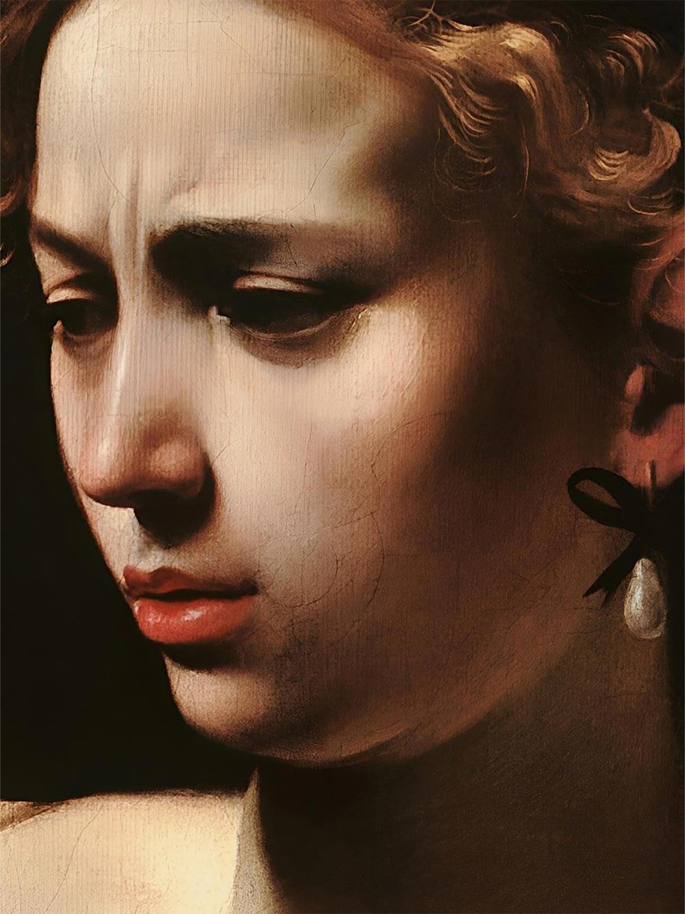 Nahaufnahme des barocken Frauenporträts mit Fokus auf Gesicht und Lichtreflexe, die feine Risse der Maloberfläche sichtbar machen. Ausdrucksstarkes Detail eines hochwertigen Kunstdrucks.