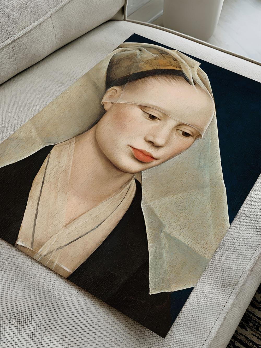 Kunstdruck mit Renaissance-Porträt liegt auf hellem Stoff. Zarte Beige- und Blautöne unterstreichen die feine Komposition – ideal als edles Wandbild für moderne und klassische Einrichtungen.