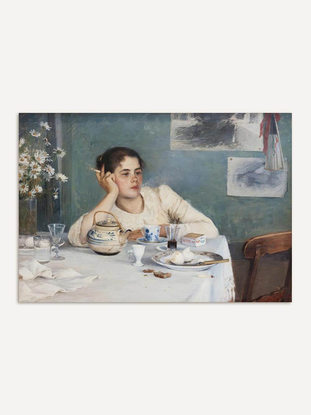 Impressionistischer Kunstdruck zeigt eine junge Frau am Tisch mit Teekanne, Geschirr und Speisen, gemalt in weichen Pinselstrichen und gedeckten Farben, ein zeitloses Wandbild mit klassischer Stimmung für Liebhaber historischer Kunst.