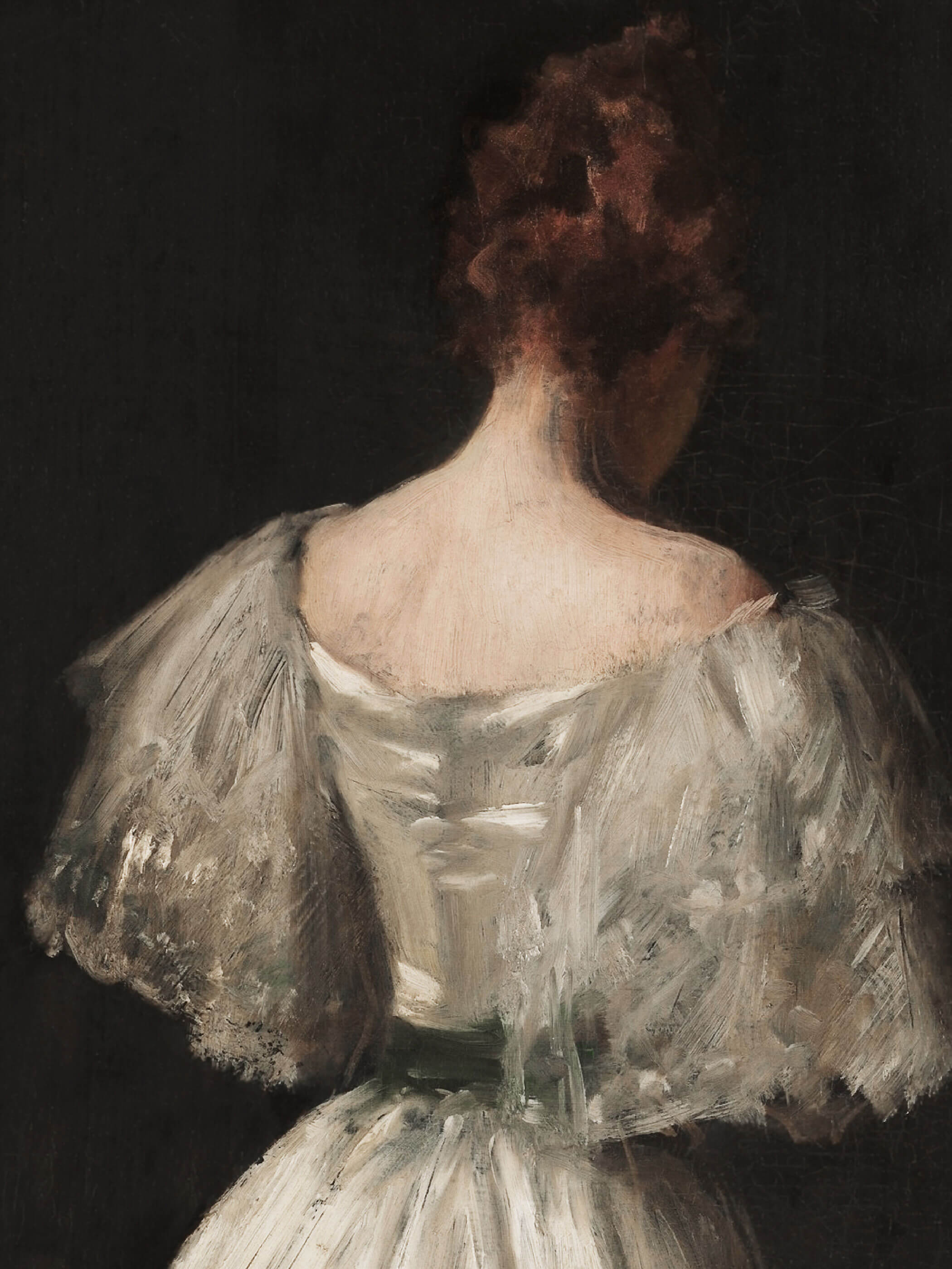 Vintage Kunstdruck eines antiken Gemäldes, das den Rücken einer Frau in einem hellen Kleid zeigt, Detailansicht des Oberkörpers, der Hintergrund ist dunkel.