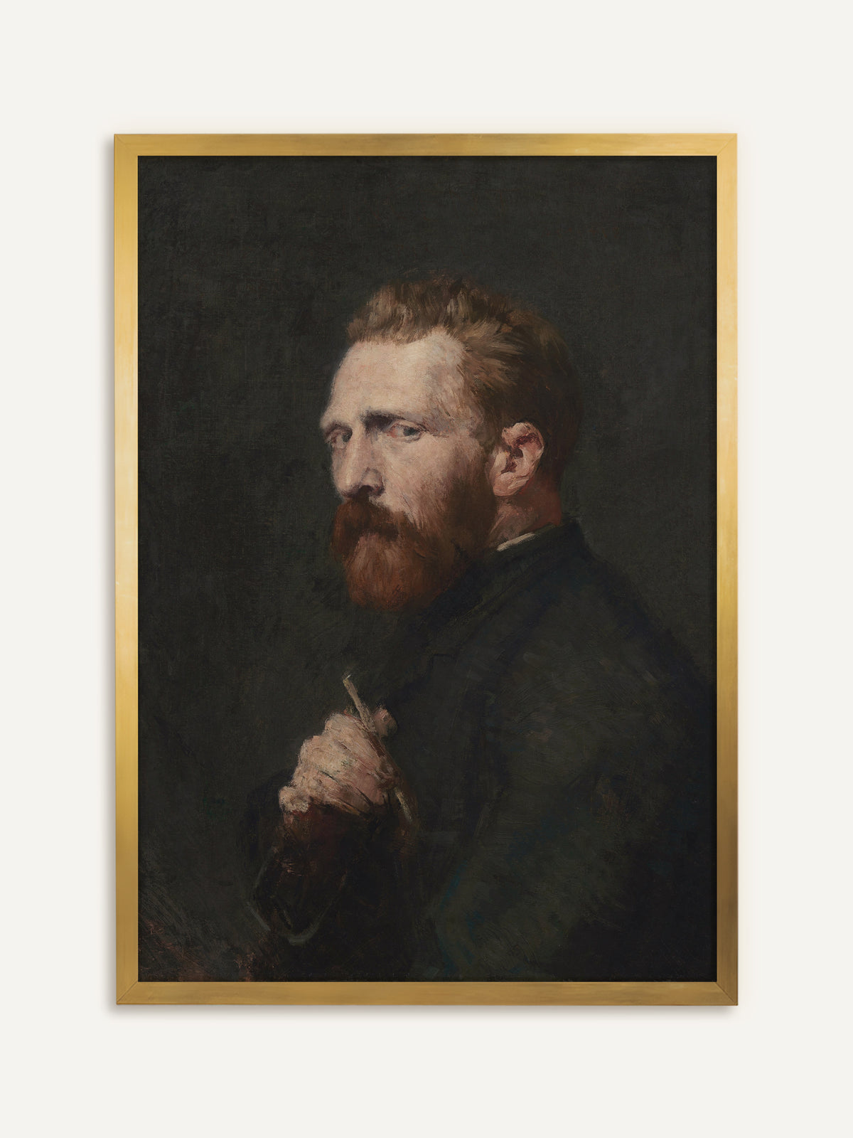 Kunstdruck mit dem Porträt von Vincent van Gogh, der mit rotem Bart und ernstem Seitenblick vor schattigem Grund einen Pinsel hält. Der goldene Rahmen verleiht dem Motiv die Wirkung eines klassischen Museumsstücks. #Rahmen_Gold