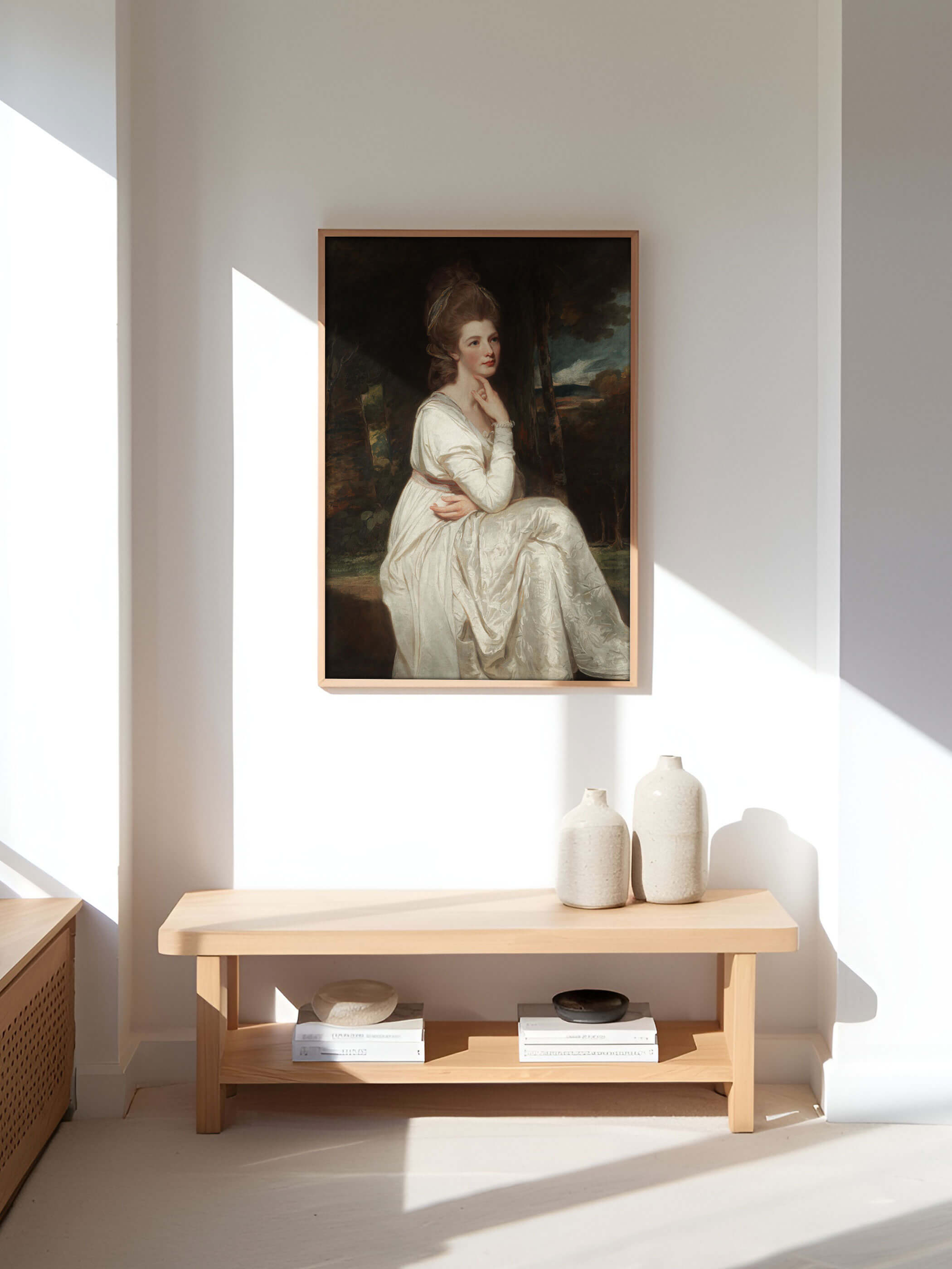 Große Poster von dem Porträt von Lady Elizabeth Stanley, aufgehängt in einem hellen Raum mit minimalistischem Design. Der Rahmen des Bildes passt zum hellen, modernen Interieur.
