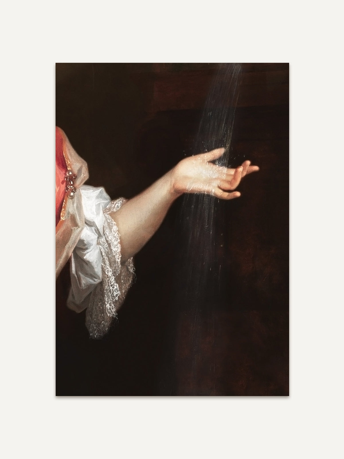 Kunstdruck einer eleganten viktorianischen Hand mit einem Spitzenärmel, die unter Wasser gehalten wird, vor einem dunklen Hintergrund. Der Ausschnitt hebt die feinen Details des klassischen Kleides hervor. #Rahmen_Ohne Rahmen