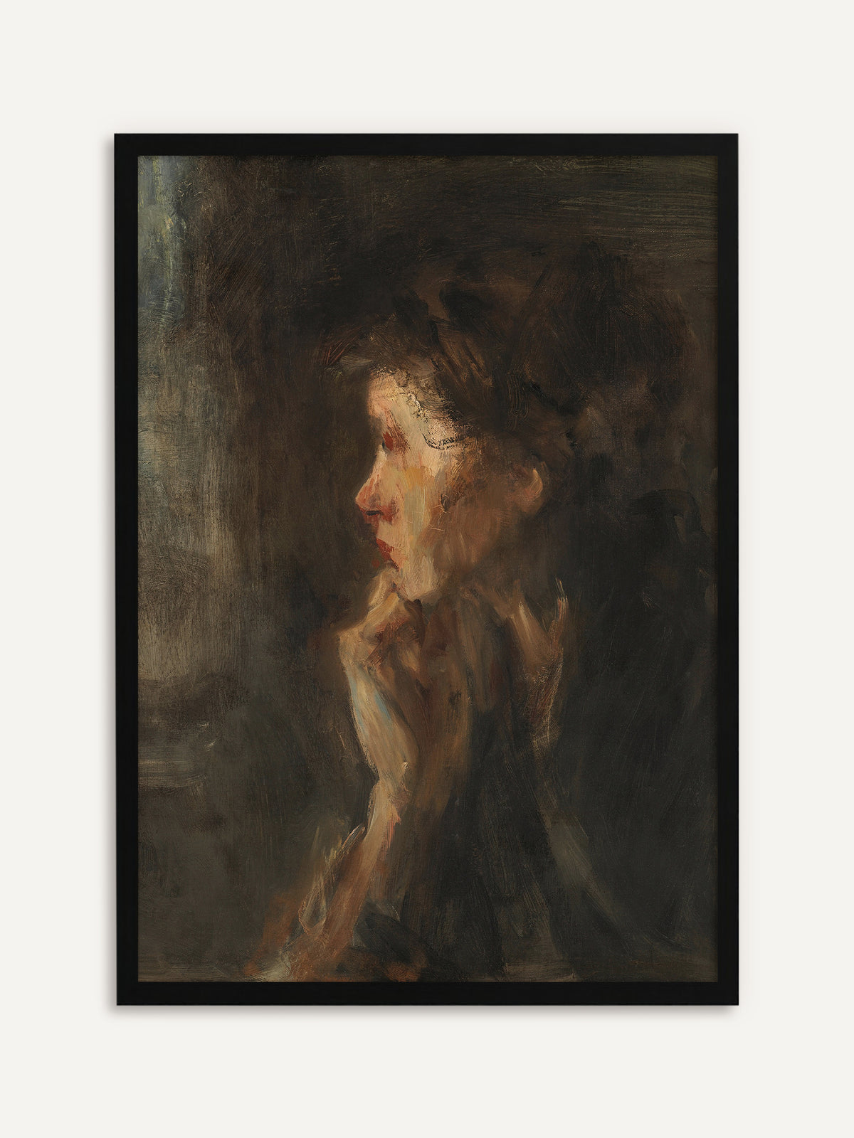 Vintage-Poster mit dem Profil einer nachdenklichen Frau, deren Gesicht in warmem Licht aus verschwommenen Erdtönen auftaucht. Mit schwarzem Rahmen bekommt das moody Motiv einen klaren, edlen Kontrast. #Rahmen_Schwarz