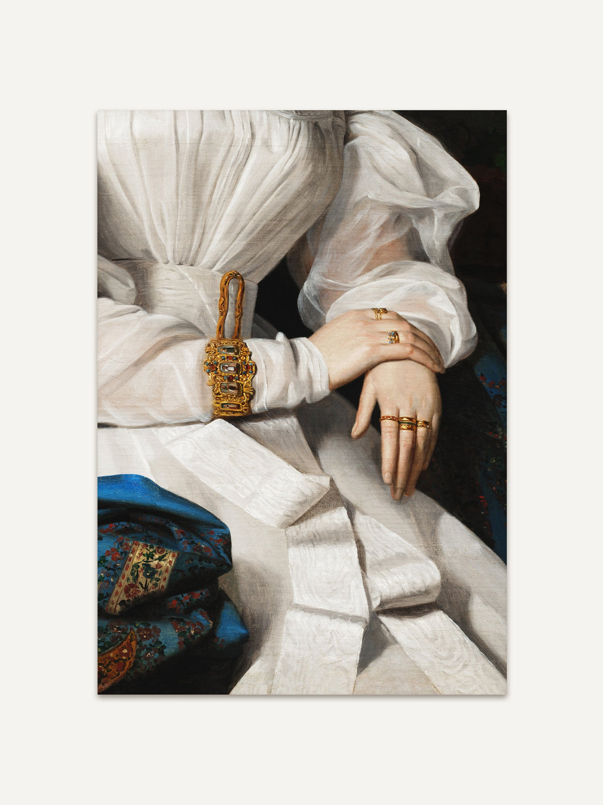 Detailreiches Porträt einer Frau in weißem Kleid mit goldener Manschette und Ringen, inspiriert von viktorianischer Malerei. Hochwertiger Kunstdruck mit edlem Farbspiel und luxuriöser Anmutung. #Rahmen_Ohne Rahmen