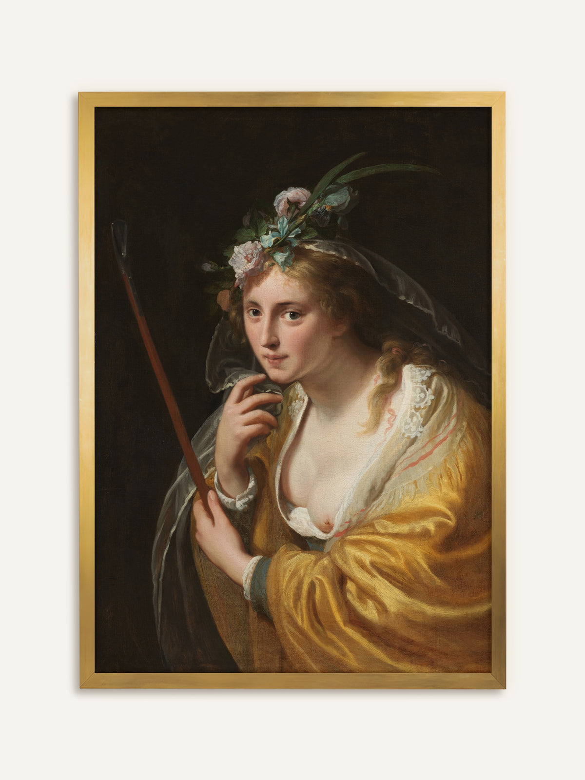 Poster, das eine junge Frau mit Blumenkranz und durchsichtigem Schleier im goldgelben Seidengewand zeigt, die vor dunklem Grund einen Hirtenstab hält und über die Schulter blickt. Im goldenen Rahmen leuchtet das Gelb, und der Kunstdruck wirkt antik. #Rahmen_Gold