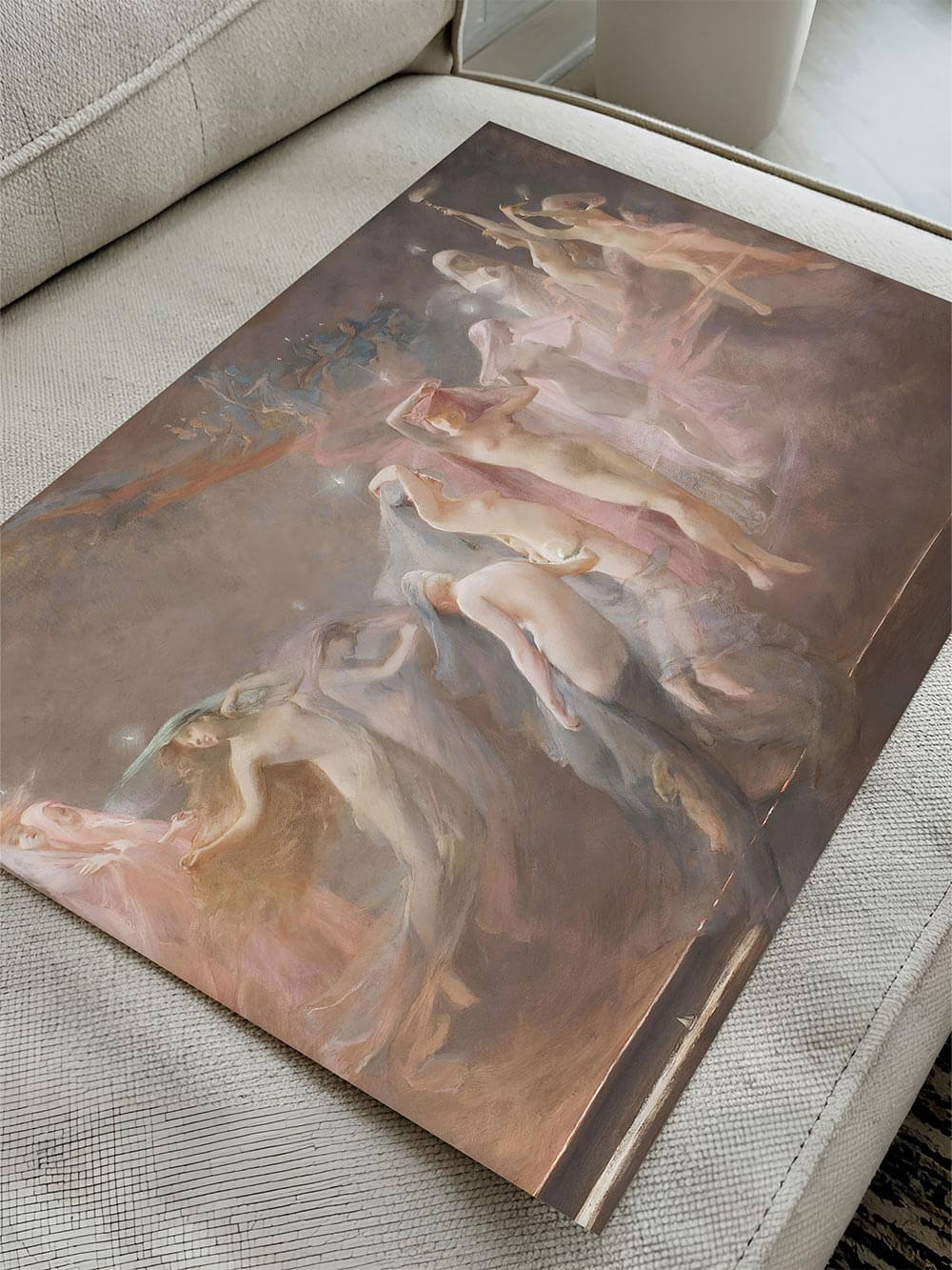 Detailreiche Nahaufnahme des Kunstdrucks „Die Morgensterne (1886)“ mit zarten, halbtransparenten Gewändern, die in sanften Rosa- und Blautönen schimmern. Die schwebenden Figuren verleihen dem Kunstwerk eine magische Aura.