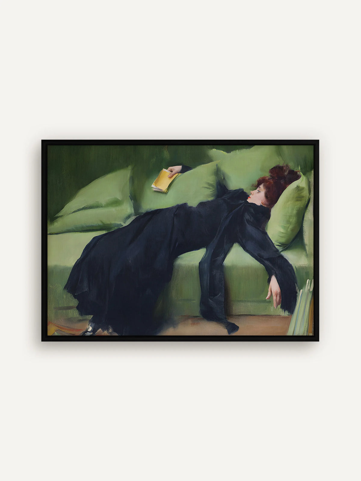 Leinwandbild nach Ramon Casas: junge Frau in schwarzem Kleid liegt erschöpft auf einem grünen Sofa, ein gelbes Buch in der Hand, im schwarzen Schattenfugenrahmen aus Holz #Rahmen_Schwarz