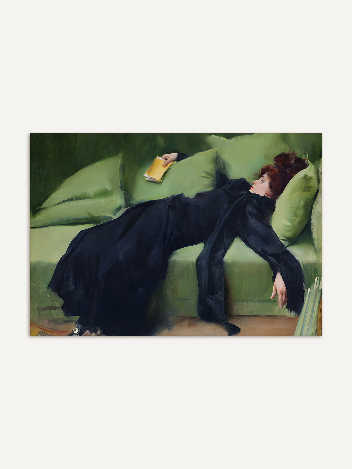 Kunstdruck einer Frau in einem schwarzen Kleid, die entspannt auf einem grünen Sofa liegt und ein gelbes Buch locker in der Hand hält. Das Werk vermittelt eine Stimmung der Gelassenheit und Ruhe, unterstrichen durch den Kontrast zwischen dem dunklen Kleid und den lebhaften Grüntönen der Kissen und des Sofas. #Rahmen_Ohne Rahmen