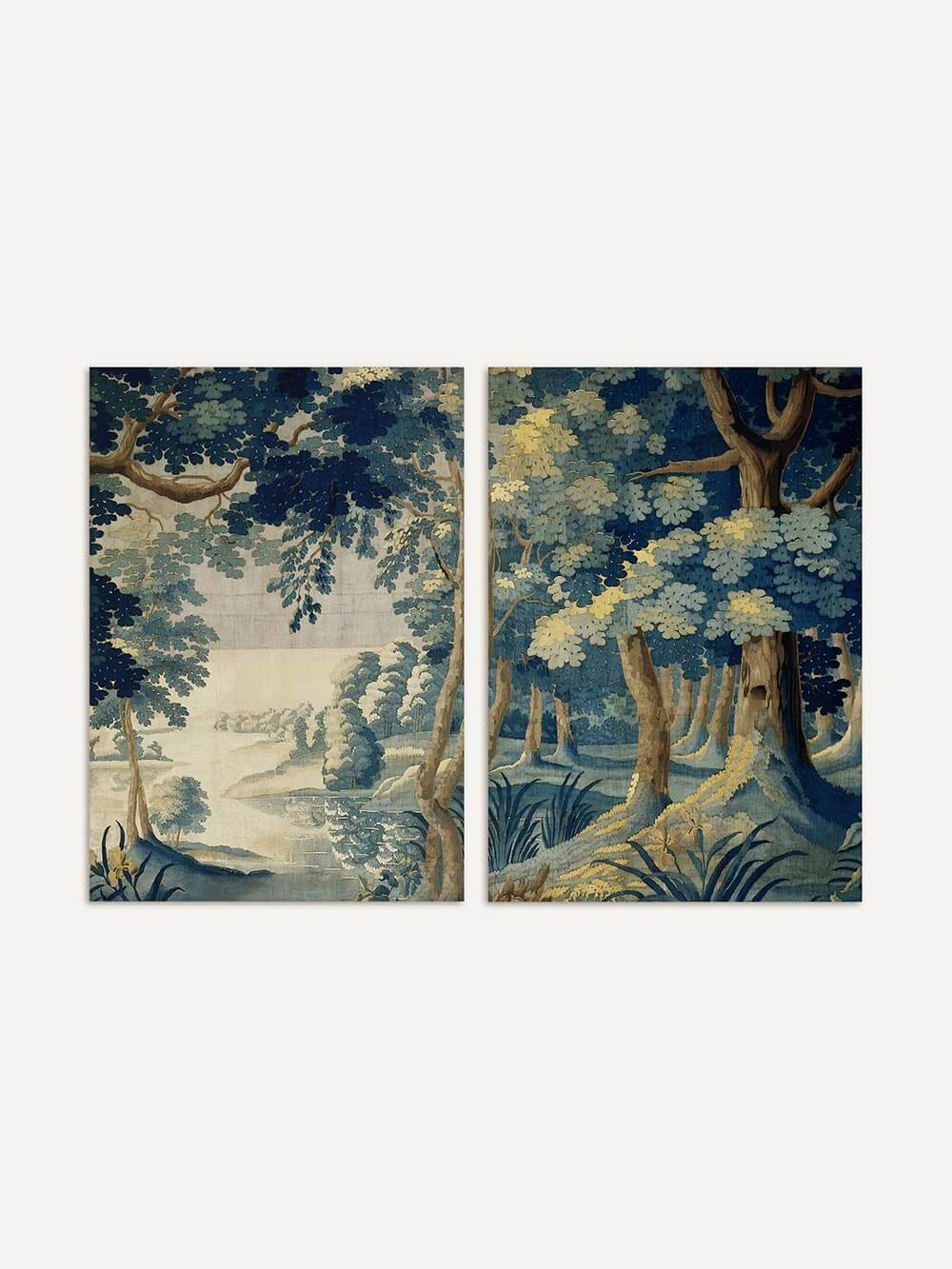 Zweiteiliges Wandbild mit romantischer Waldszene in Blau, inspiriert von alten Tapisserien. Links fließt ein ruhiger Fluss durch sanfte Hügel, rechts verdichtet sich der Wald.
