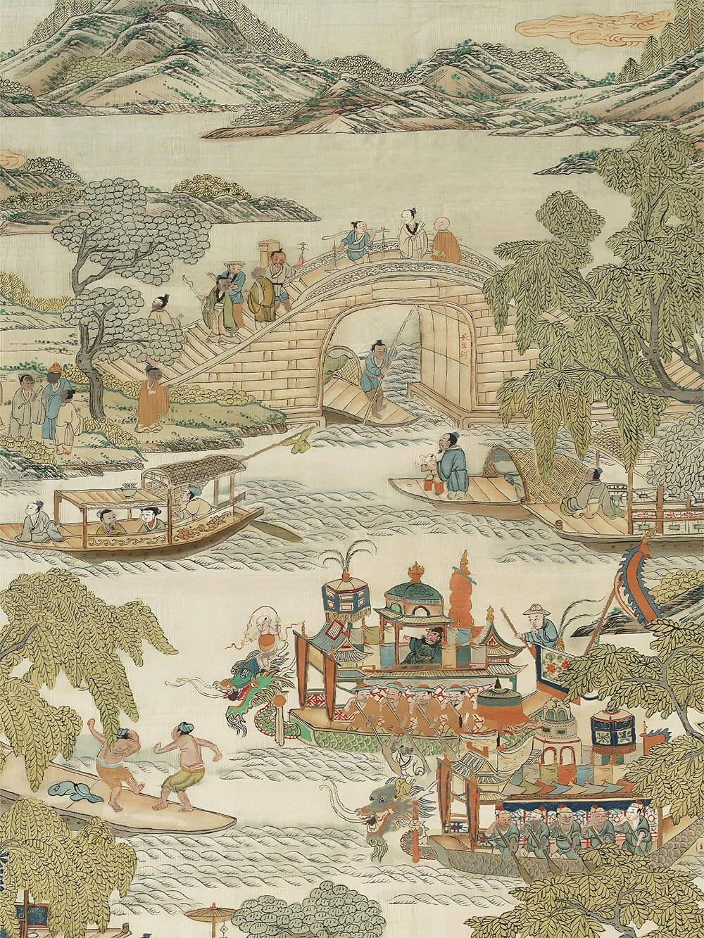 Nahaufnahme der Chinoiserie-Szene mit filigranen Linien, textiler Anmutung und detaillierten Figuren auf dem Wasser, die die feine Struktur und den klassischen Charakter des Kunstdrucks klar erkennbar machen.