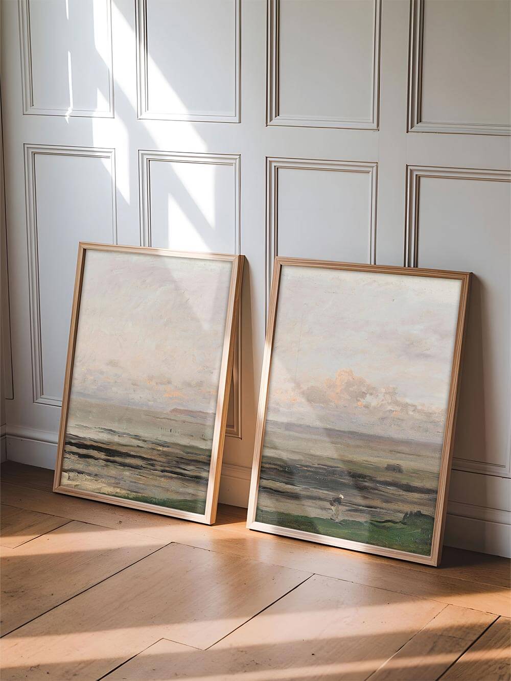 Impressionistisches Diptychon mit einer sanften Meereslandschaft, Pastellfarben und ruhiger Atmosphäre, ideal als stilvolle Wanddekoration für moderne, minimalistische oder klassische Wohnräume.
