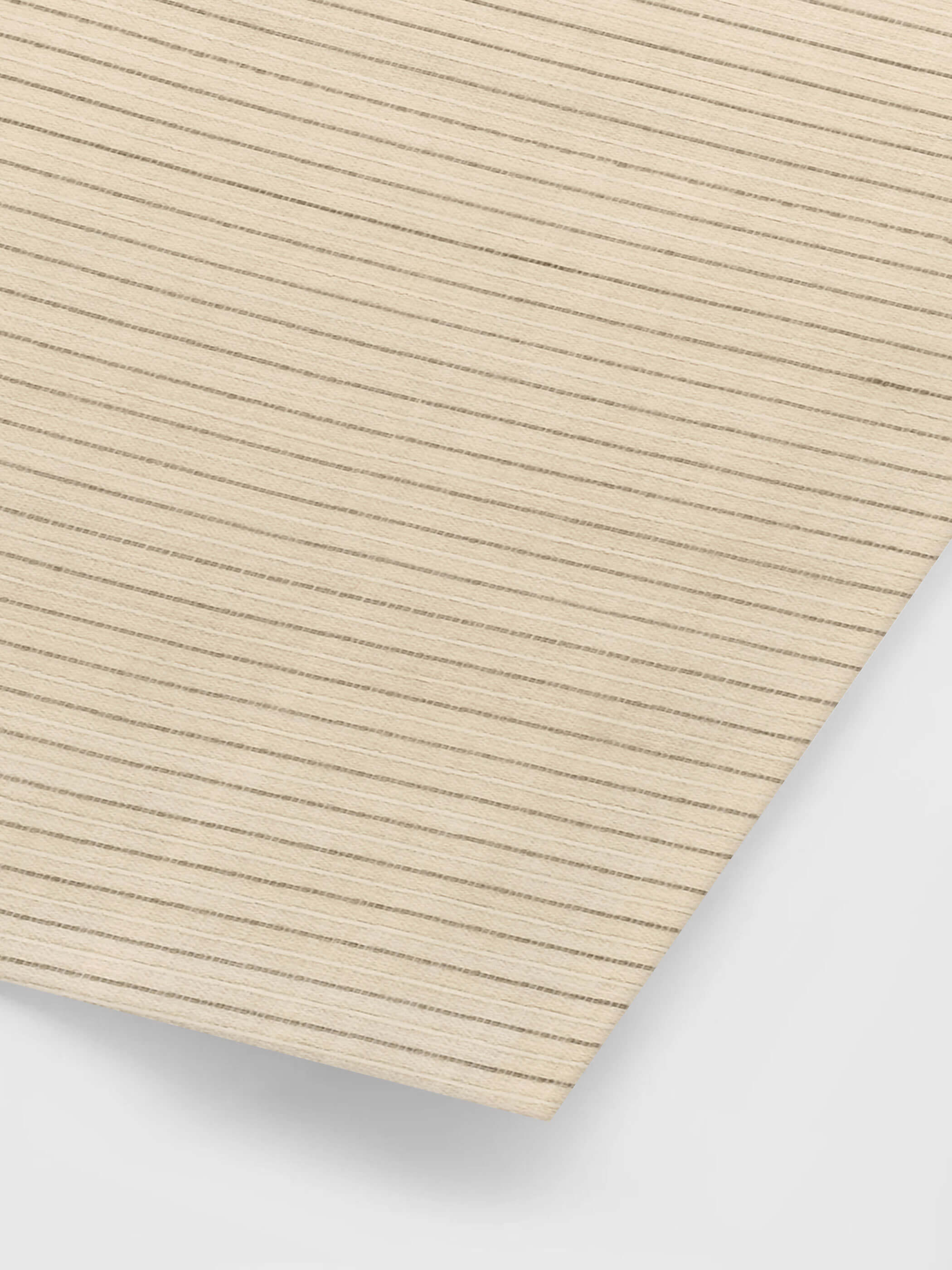 Nahaufnahme eines minimalistischen Kunstdrucks mit schmalen horizontalen Linien auf beigem Hintergrund. Der Druck zeigt ein handgewebtes Textilmuster, das den Japandi- und Wabi-Sabi-Stil widerspiegelt.