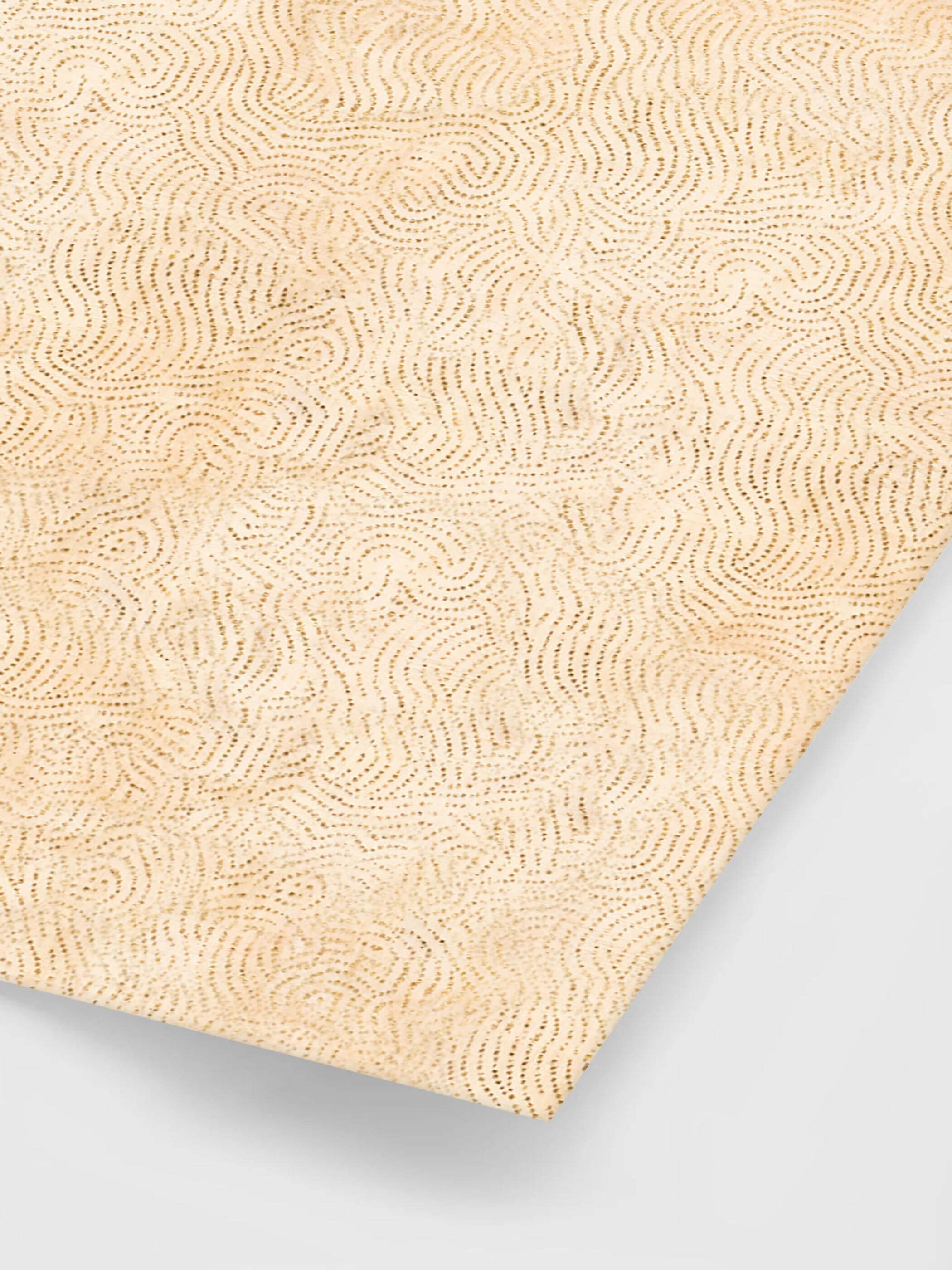 Nahaufnahme eines minimalistischen Wabi-Sabi-Kunstdrucks mit feinen, beige Linienmustern auf hellem Hintergrund. Das Detailbild zeigt die texturierte Oberfläche des Posters, die an handgezeichnete, organische Muster erinnert und das rustikale sowie minimalistische Design im Japandi-Stil unterstreicht.